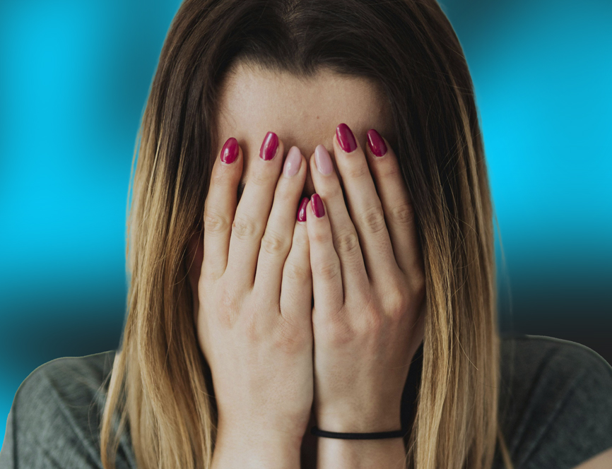 Patientin mit Angst vorm Zahnarzt